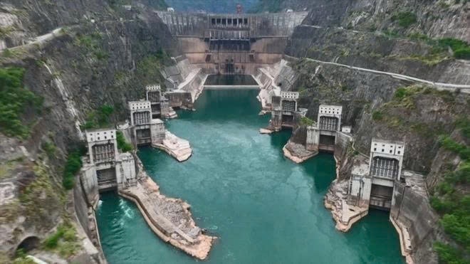 Di dời 180.000 người để xây siêu đập thủy điện cao hơn 280m, tổng vốn đầu tư 163.000 tỷ đồng