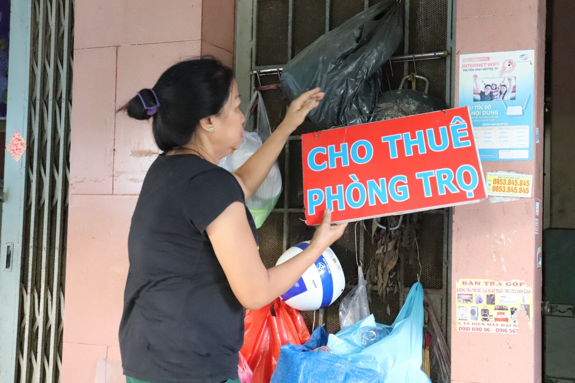 Chủ nhà trọ sẽ bị phạt 30 triệu đồng nếu tính tiền điện kiểu này, người đi thuê cần biết để đòi quyền lợi