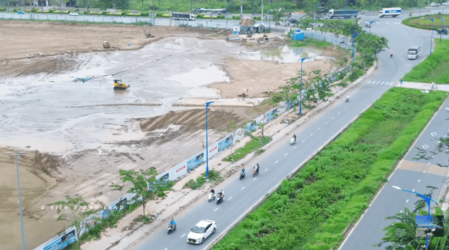 TTTM Aeon Mall 5.400 tỷ lớn nhất miền Tây: Khởi công 1 năm nhưng vẫn là ‘bãi đất trống’- Ảnh 2. TTTM Aeon Mall 5.400 tỷ lớn nhất miền Tây: Khởi công 1 năm nhưng vẫn là ‘bãi đất trống’- Ảnh 2.