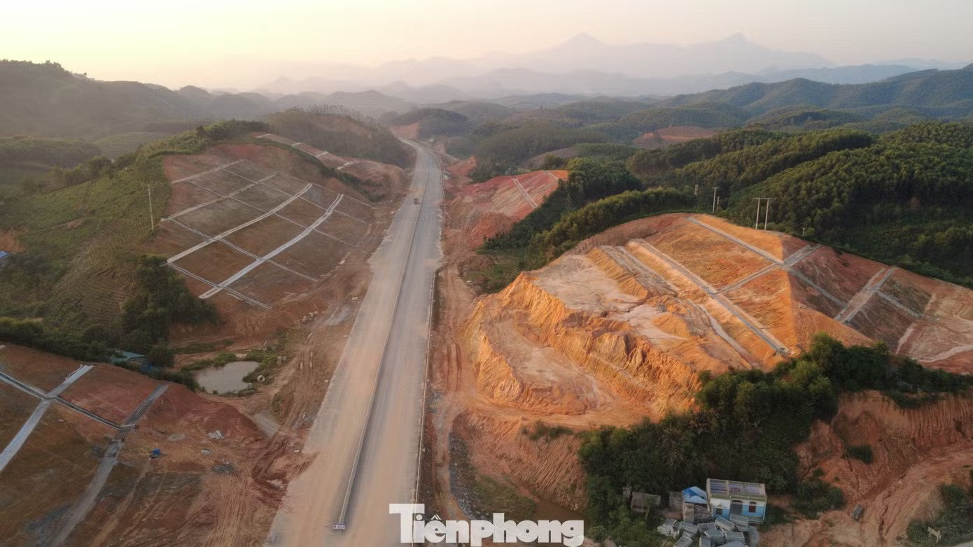 Cao tốc Tuyên Quang - Hà Giang hơn 100 km đang hình thành ra sao? - Ảnh 5.