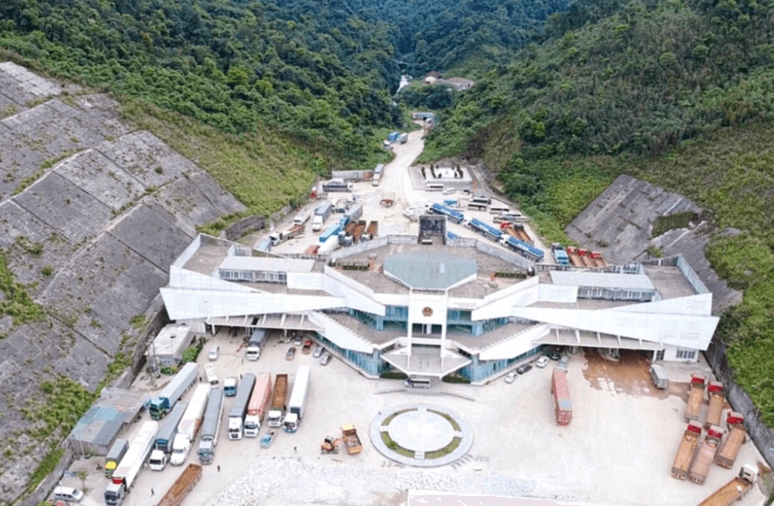 Việt Nam sắp có khu kinh tế cửa khẩu quốc tế quy mô hơn 56.000ha trải dài 3 xã, đã được Thủ tướng phê duyệt- Ảnh 2. Việt Nam sắp có khu kinh tế cửa khẩu quốc tế quy mô hơn 56.000ha trải dài 3 xã, đã được Thủ tướng phê duyệt- Ảnh 2.