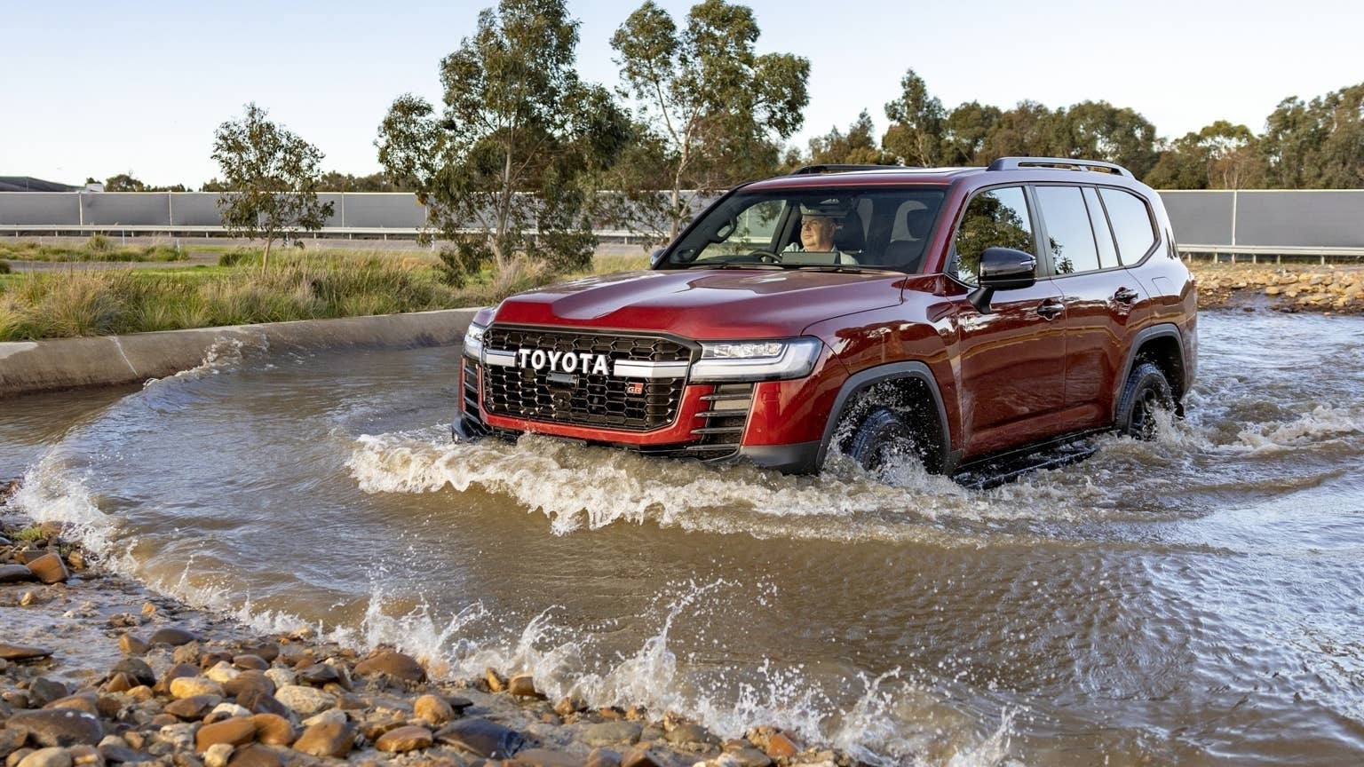 2026-toyota-landcruiser-300-gr-sport-performance-hybrid-1.jpg