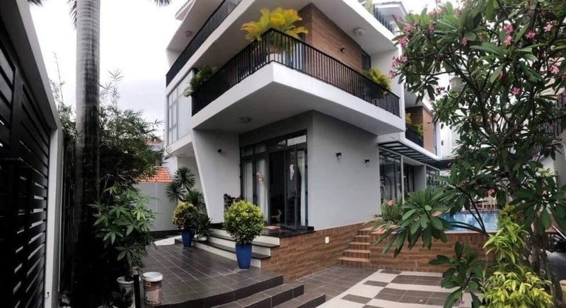 Biệt thự triệu đô 500m2 của 'ngọc nữ' màn ảnh Việt: Tọa lạc giữa khu phố nhà giàu, được phủ kín cây xanh - Ảnh 1.