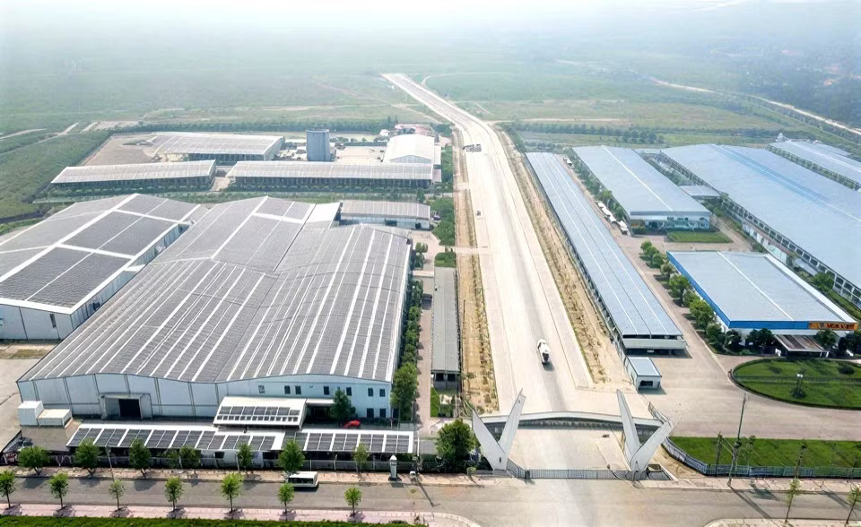 Làn sóng lắp điện mặt trời mái nhà tăng mạnh - Ảnh 1.