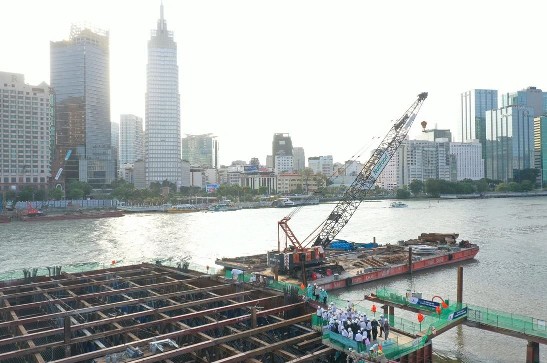 Dự án cầu đi bộ nghìn tỷ với kết cấu vòm thép lần đầu tiên được áp dụng tại Việt Nam vừa đạt dấu mốc mới- Ảnh 3. Dự án cầu đi bộ nghìn tỷ với kết cấu vòm thép lần đầu tiên được áp dụng tại Việt Nam vừa đạt dấu mốc mới- Ảnh 3.