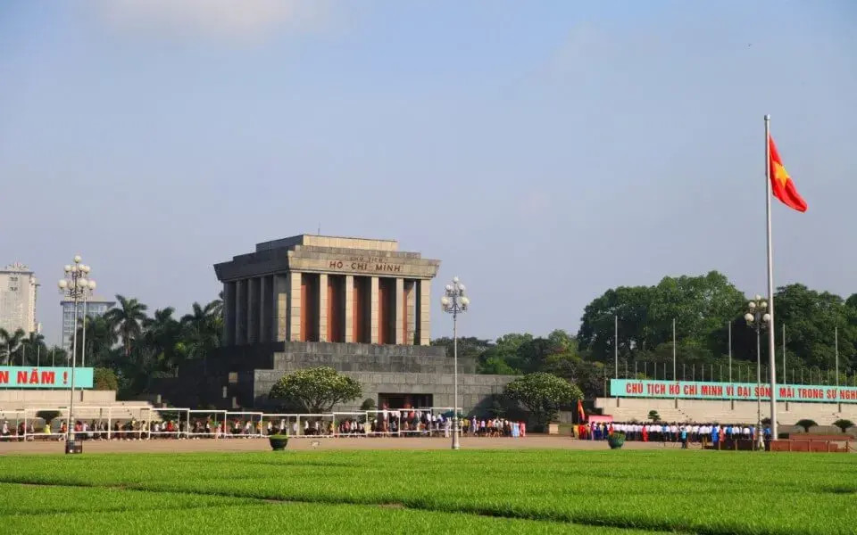 VIẾNG LĂNG BÁC
