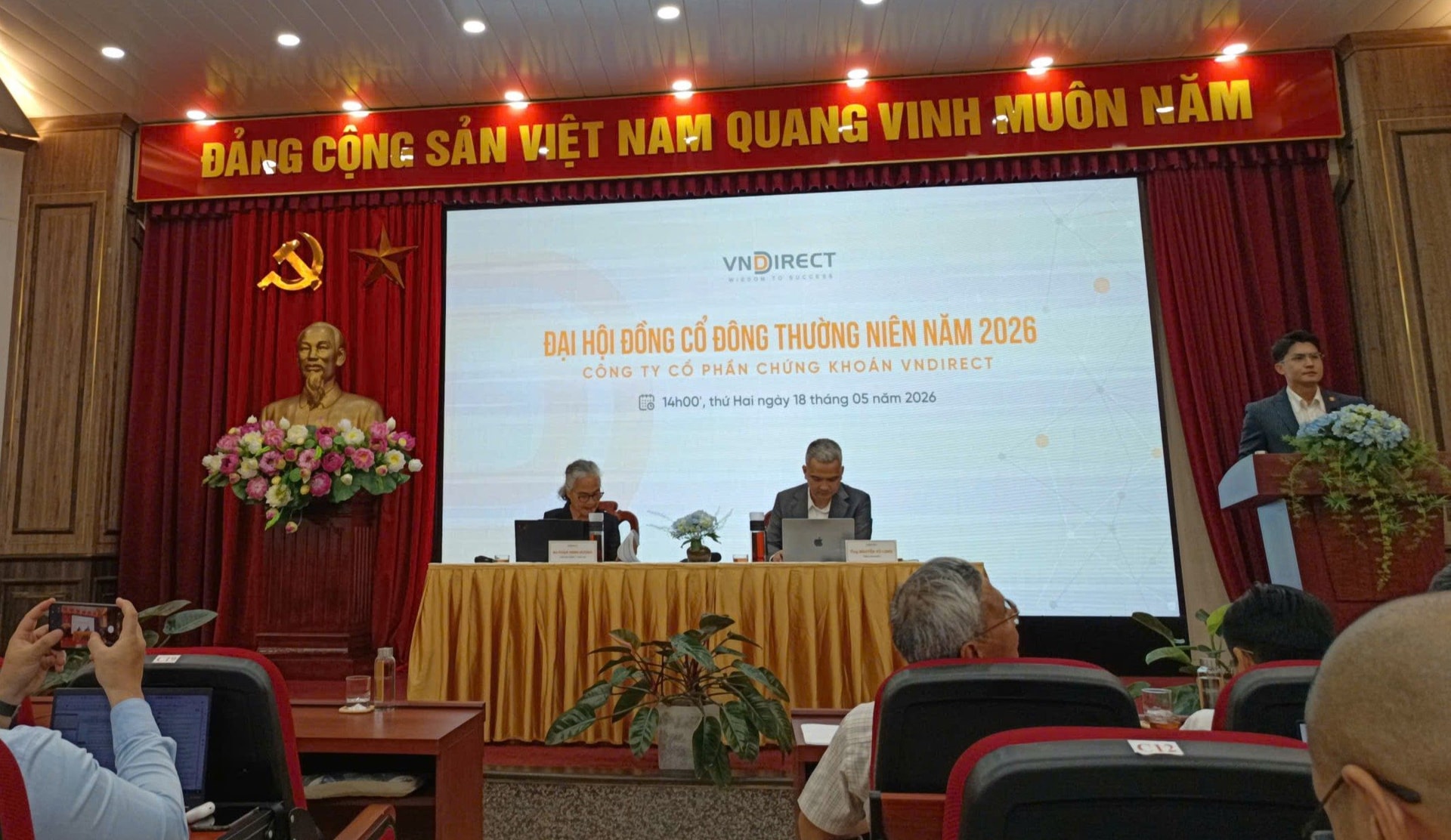 [Live] ĐHĐCĐ VNDirect: Hơn 2.500 cổ đông tham dự, trình kế hoạch lãi kỷ lục 2.414 tỷ đồng