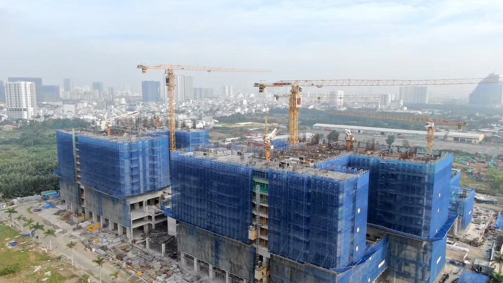 Thị trường không thể mãi vận hành bằng đòn bẩy cao, bán bằng kỳ vọng tăng giá hay phát triển dự án khi pháp lý chưa hoàn chỉnh. Người mua bất động sản đang thay đổi - Ảnh 3.