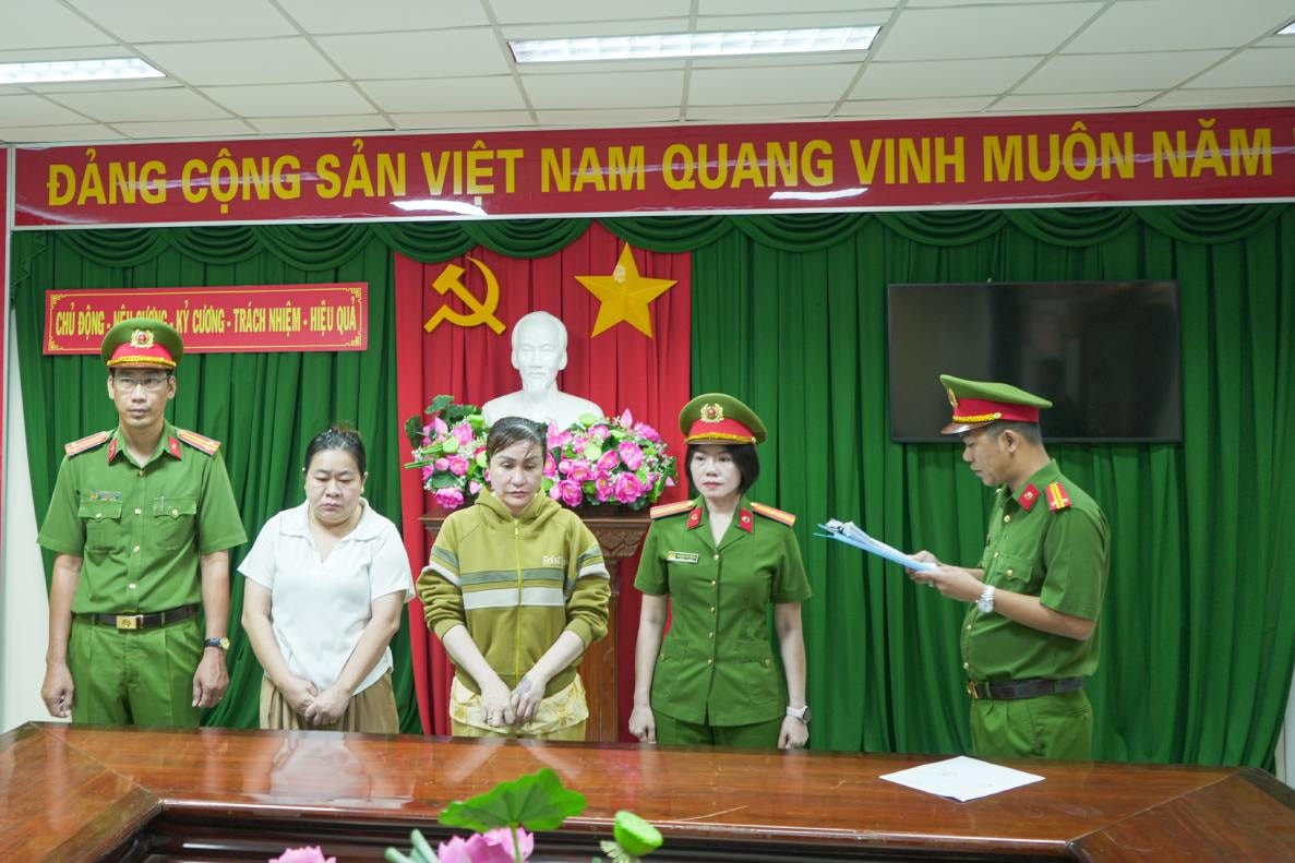 Thi hành lệnh bắt tạm giam 2 nữ Giám đốc - Ảnh 1.