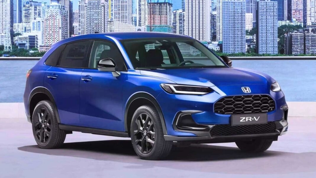 Honda ZR-V Hybrid 2027 lộ diện với thiết kế đầu xe thể thao cùng dải LED ban ngày hình chữ L nổi bật. Ảnh tổng hợp