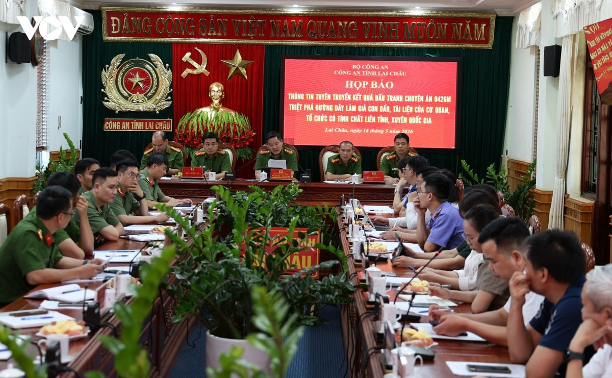 cong_an_tinh_lai_chau_hop_bao_thong_tin_ve_vu_viec.jpg