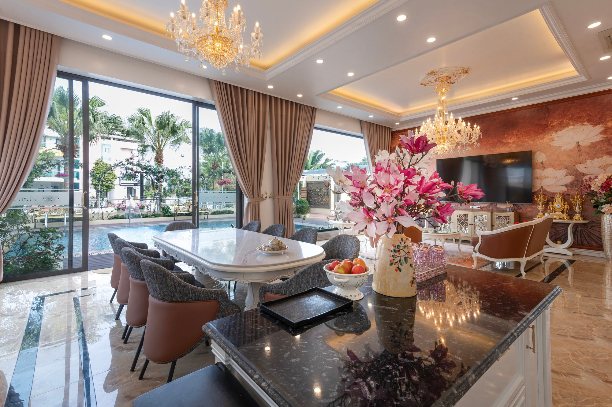 Nữ NSƯT là trưởng khoa học viện sở hữu biệt thự 1.000m2 ven biển có hồ bơi, sân bóng rổ, view thẳng vịnh- Ảnh 3. Nữ NSƯT là trưởng khoa học viện sở hữu biệt thự 1.000m2 ven biển có hồ bơi, sân bóng rổ, view thẳng vịnh- Ảnh 3.