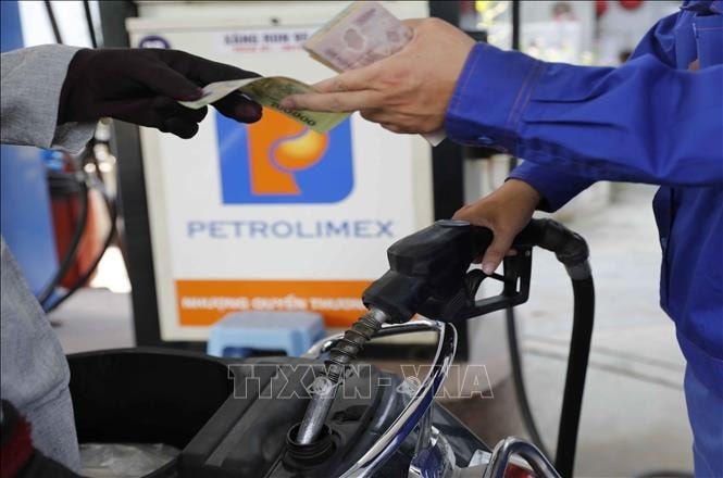 Khởi tố quản lý Petrolimex bơm nhầm 500 lít xăng vào bể dầu, bán hơn 12.000 lít nhiên liệu kém chất lượng Khởi tố quản lý Petrolimex bơm nhầm 500 lít xăng vào bể dầu, bán hơn 12.000 lít nhiên liệu kém chất lượng