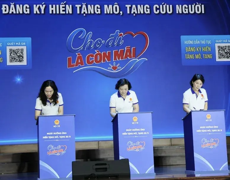 Phó Thủ tướng Phạm Thị Thanh Trà trực tiếp viết đơn đăng ký hiến tạng
