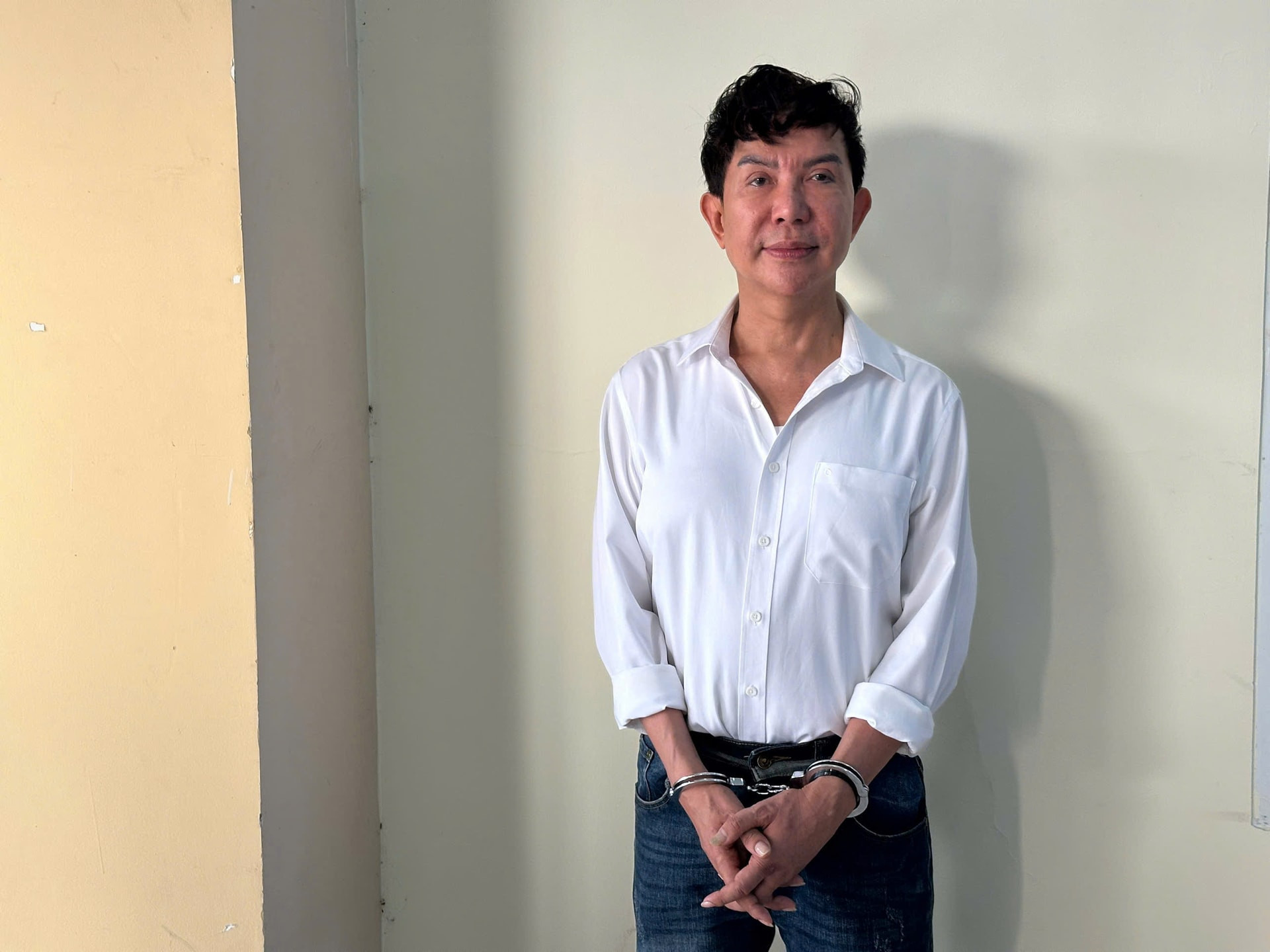 Ca sĩ Long Nhật bị bắt - Ảnh 1.