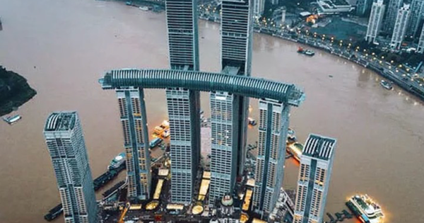 Huy động 12.000 tấn thép, 5.000 chi tiết nhôm, 3.000 tấm kính, hoàn thành tòa nhà chọc trời nằm ngang cao nhất thế giới, vốn đầu tư 3,4 tỷ USD