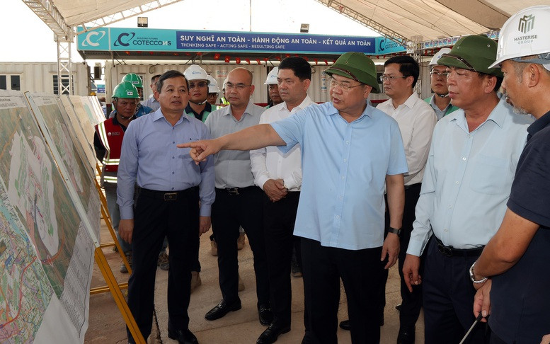 Hình ảnh tại buổi kiểm tra dự án sân bay Gia Bình. Nguồn ảnh: Báo Chính phủ