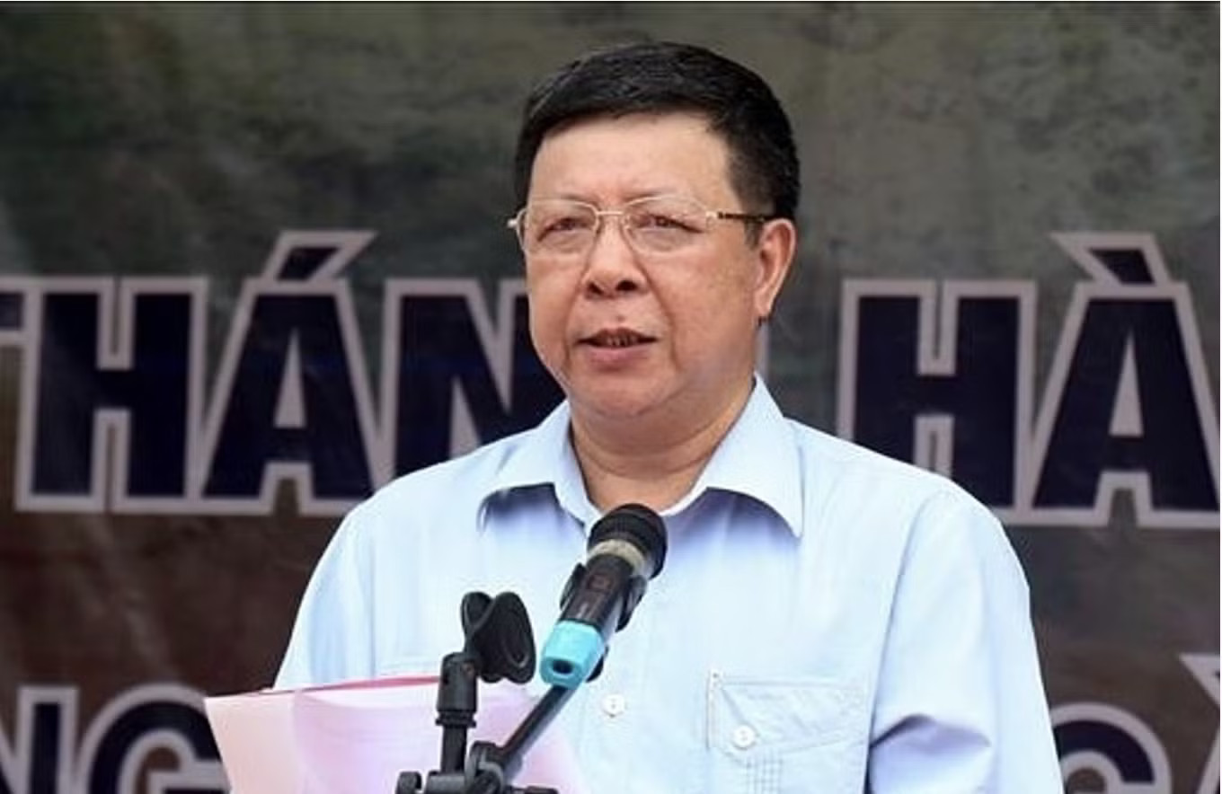 Cựu Phó Chủ tịch tỉnh Lào Cai Lê Ngọc Hưng vừa bị khởi tố từng bị phạt hơn 3 năm tù - Ảnh 1.