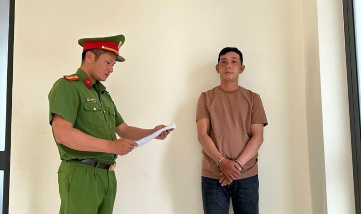 Bắt tạm giam cựu nhân viên ngân hàng Phan Đình Dân - Ảnh 1.