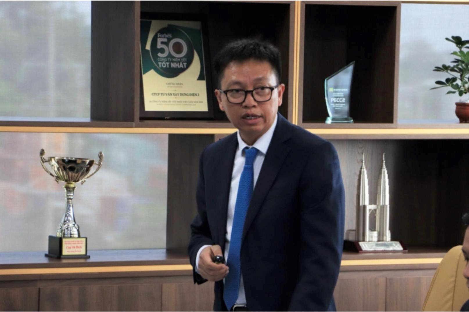 Chủ tịch một công ty điện bị khởi tố, hé lộ mức thu nhập tiền tỷ