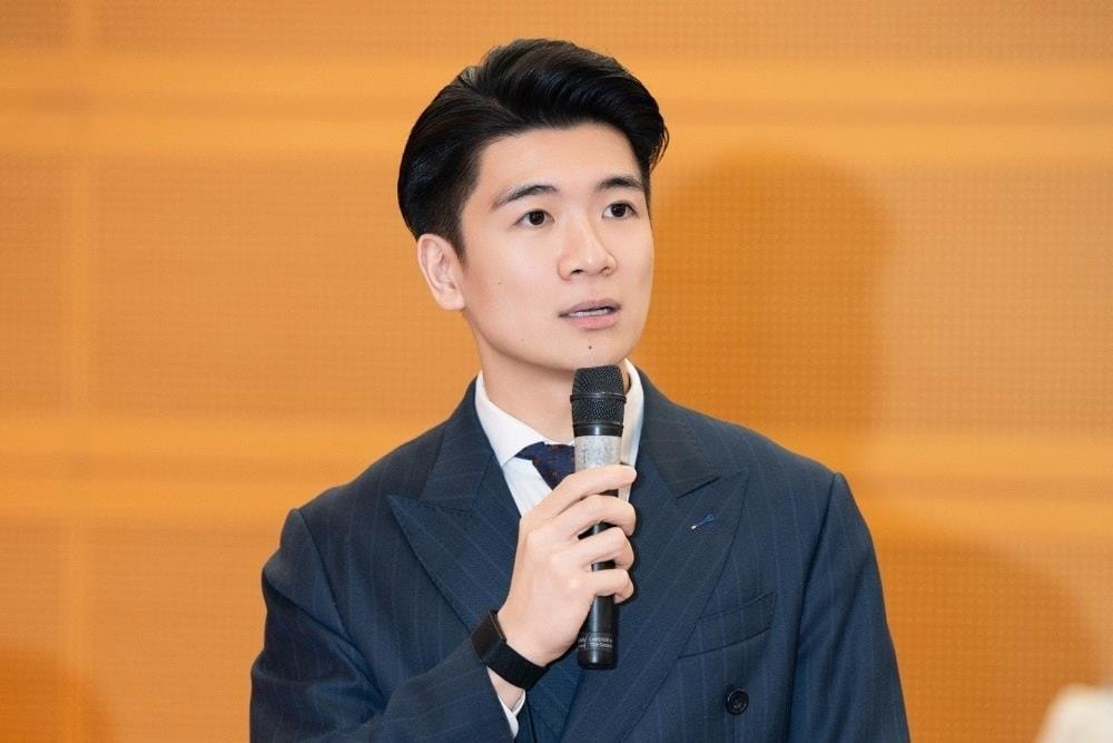 Nguyên nhân phía sau chuyến xuất ngoại đầy bất ngờ của Phó Chủ tịch SHB Đỗ Quang Vinh