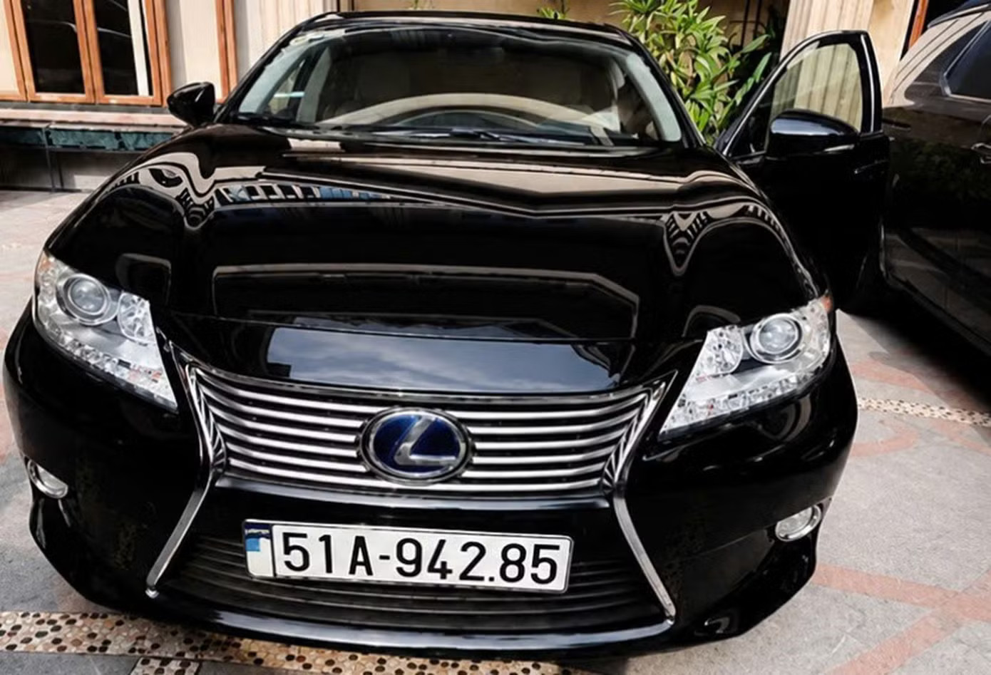 Xe Maybach ‘tháo bánh, tháo cửa’ của bà Trương Mỹ Lan bán được 16,6 tỷ - Ảnh 3.