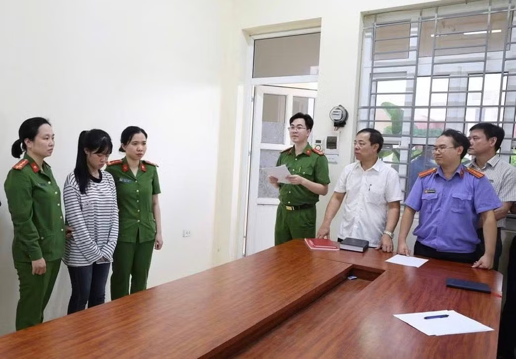 Khởi tố 2 bị can trong vụ nữ sinh bị đánh hội đồng ở Phú Thọ - Ảnh 2.