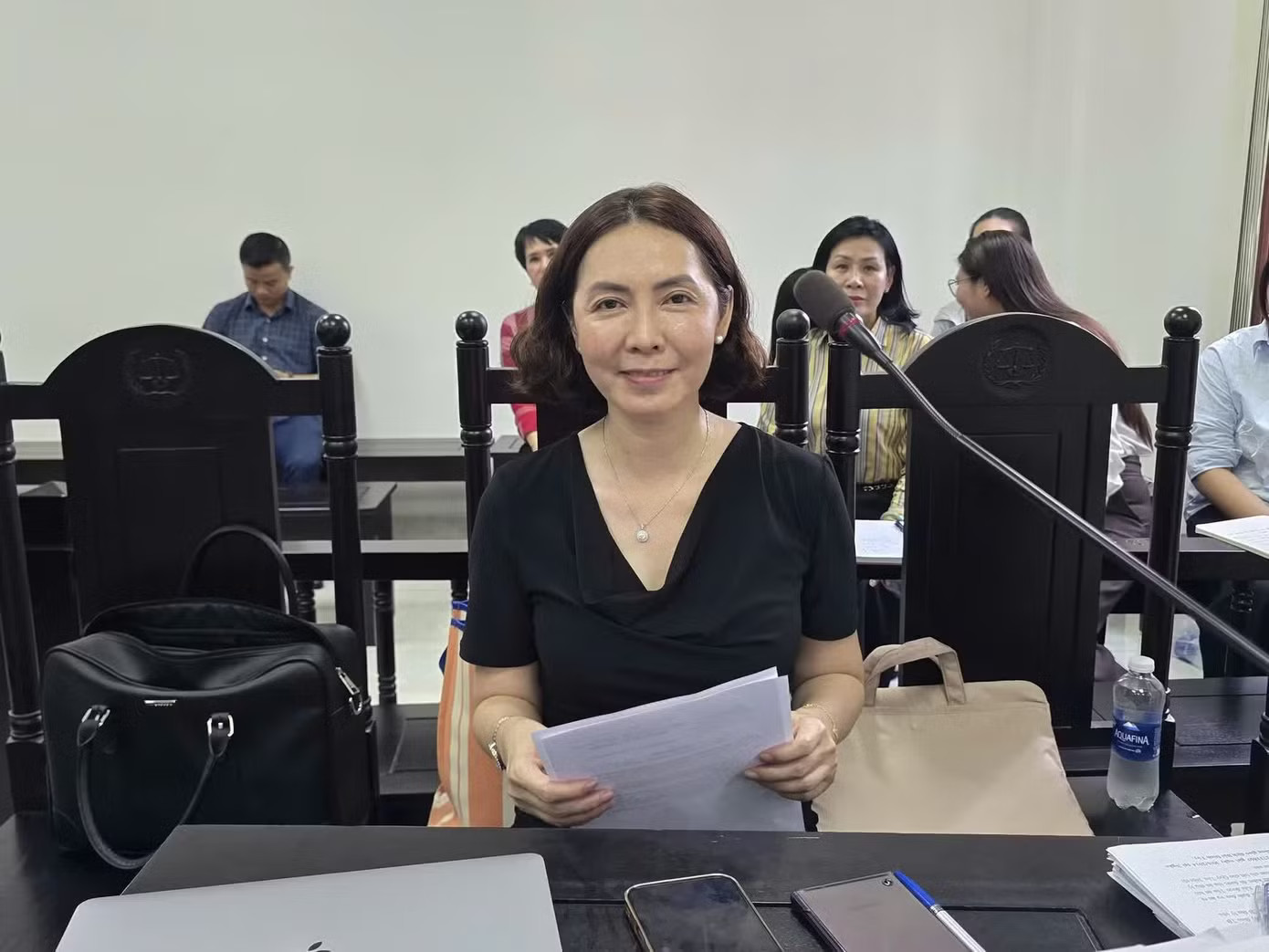 TPHCM: Cảnh sát xuất hiện tại loạt phòng khám nha khoa liên quan vụ ly hôn nghìn tỷ - Ảnh 2.
