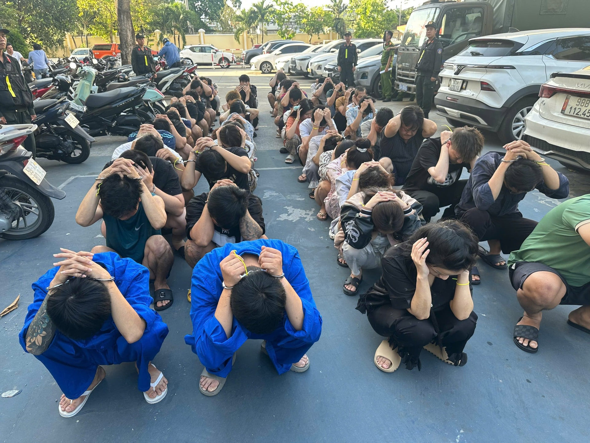 Chính thức: Công bố chuyên án ma túy quy mô ‘khủng’ ở TP. HCM, bắt giữ 140 đối tượng, tịch thu 9kg ma túy tổng hợp, 2 ô tô và nhiều xe máy - Ảnh 1.