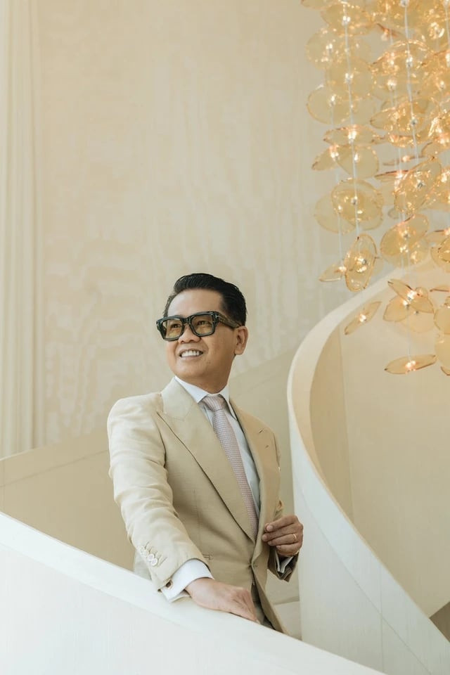 Biệt thự xa hoa giữa lòng thành phố của NTK Thái Công: Bồn tắm nặng hơn 250kg, bàn làm việc giá trị hàng tỷ đồng- Ảnh 1. Biệt thự xa hoa giữa lòng thành phố của NTK Thái Công: Bồn tắm nặng hơn 250kg, bàn làm việc giá trị hàng tỷ đồng- Ảnh 1.