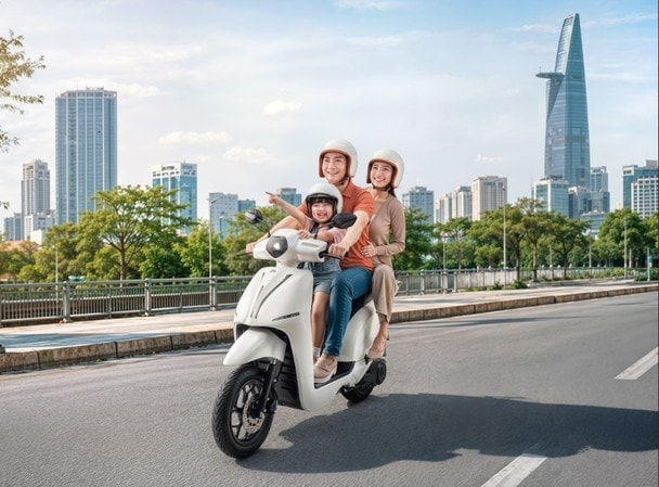 Dat Bike ‘chào sân’ mẫu xe máy điện 'rẻ như cho': Trang bị sạc tích hợp lần đầu có, cốp 50 lít, 2 phiên bản tùy chọn Dat Bike ‘chào sân’ mẫu xe máy điện 'rẻ như cho': Trang bị sạc tích hợp lần đầu có, cốp 50 lít, 2 phiên bản tùy chọn
