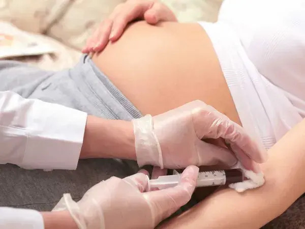 Mẹ bầu xét nghiệm sàng lọc trước sinh từ tuần thứ mấy, ở đâu?