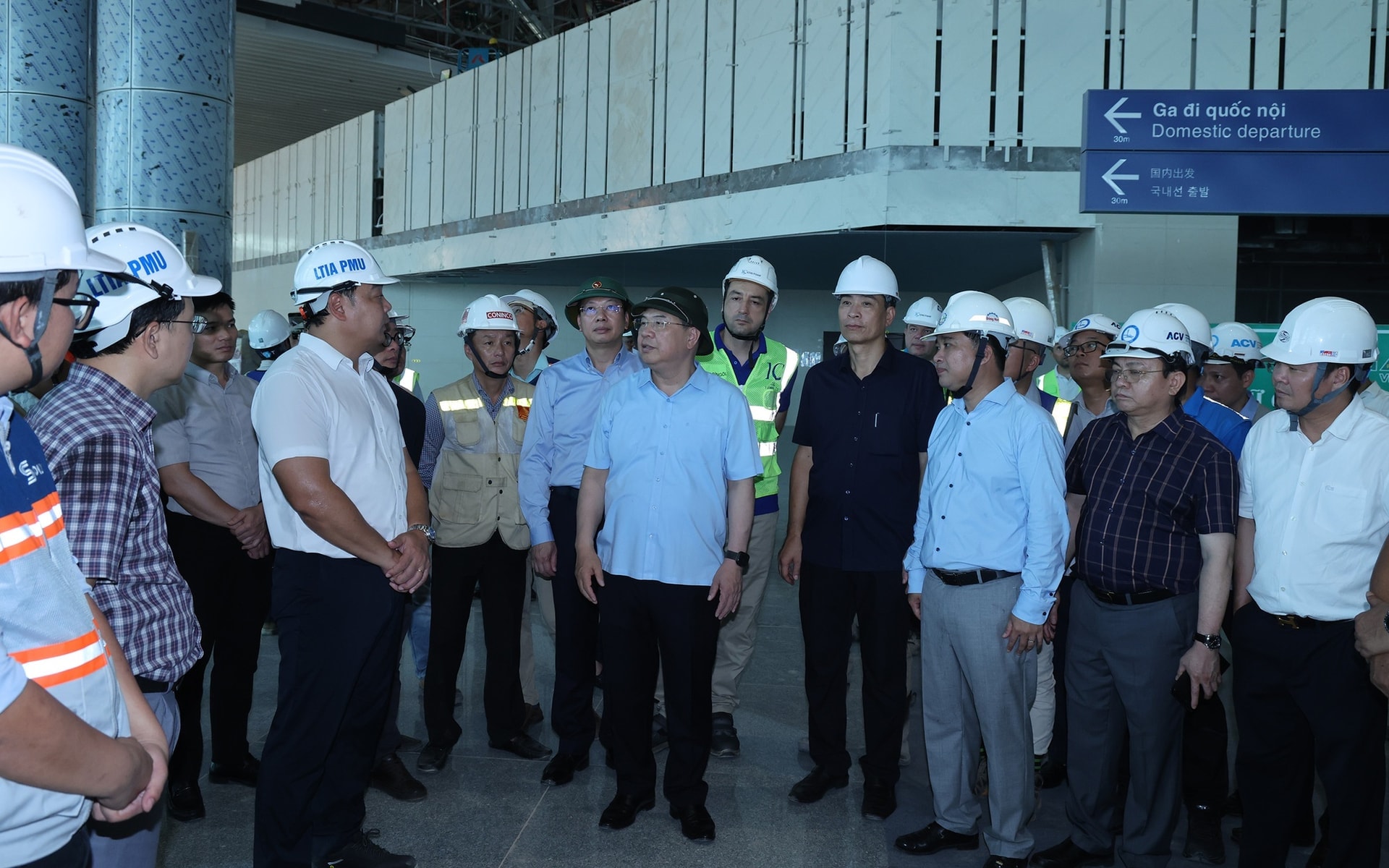 Phó Thủ tướng trực tiếp thị sát sân bay Long Thành, Vinaconex báo cáo tiến độ loạt gói thầu trọng điểm