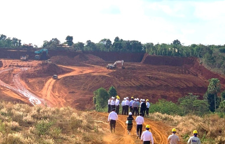 Lãnh đạo Lào ra chỉ đạo tại dự án khai thác mỏ bô xít 2,5 triệu tấn/năm của doanh nghiệp Việt Nam