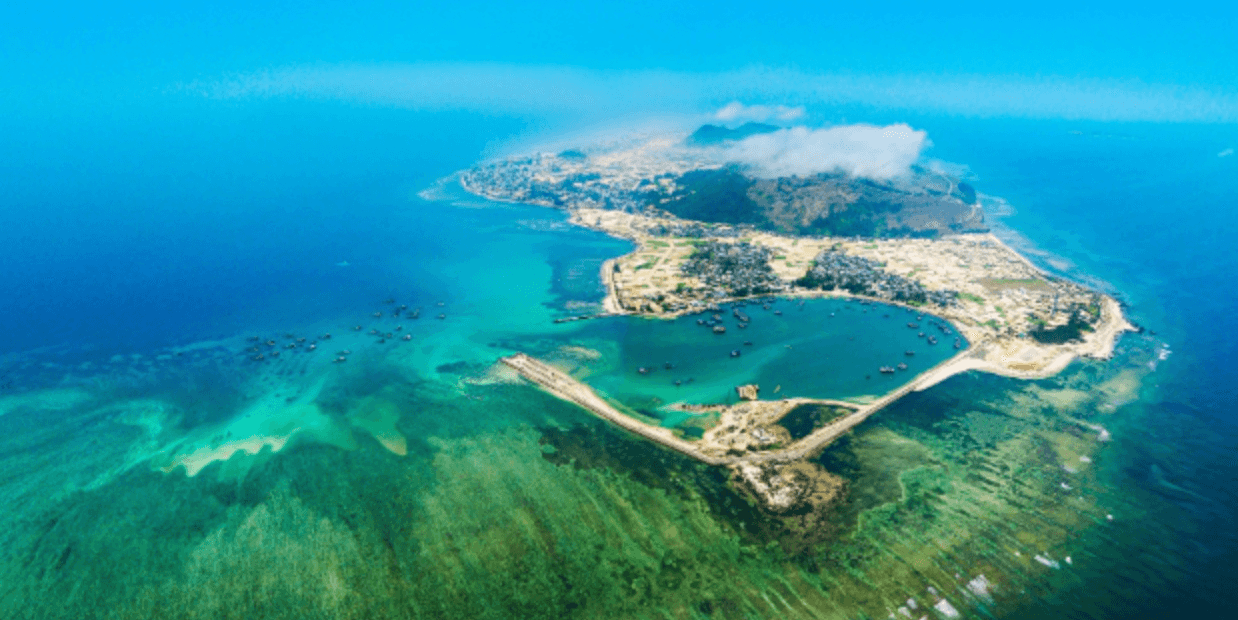 Việt Nam sẽ có thêm sân bay mới, vốn gần 20.000 tỷ, tọa lạc tại đặc khu nhỏ bé của miền Trung- Ảnh 1. Việt Nam sẽ có thêm sân bay mới, vốn gần 20.000 tỷ, tọa lạc tại đặc khu nhỏ bé của miền Trung- Ảnh 1.