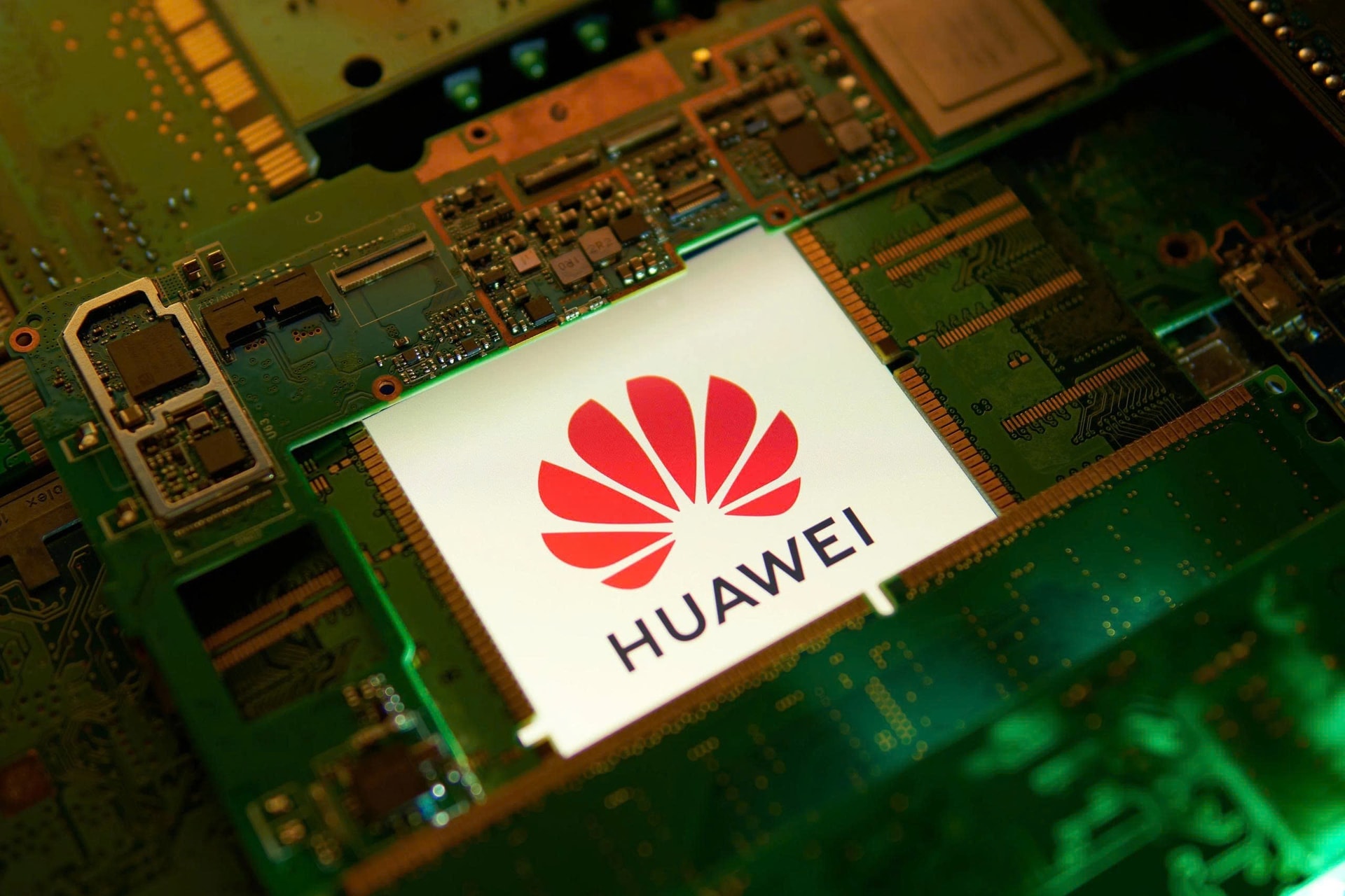 Huawei tuyên bố tìm ra cách vượt 'giới hạn' của ngành chip, giới chuyên gia Mỹ bắt đầu lo ngại
