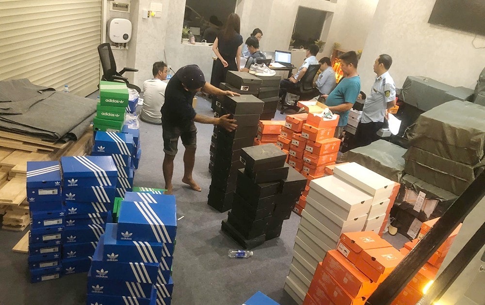 Hàng giả vẫn tuồn ra thị trường vì thu lợi 'khủng' Hàng giả vẫn tuồn ra thị trường vì thu lợi 'khủng'