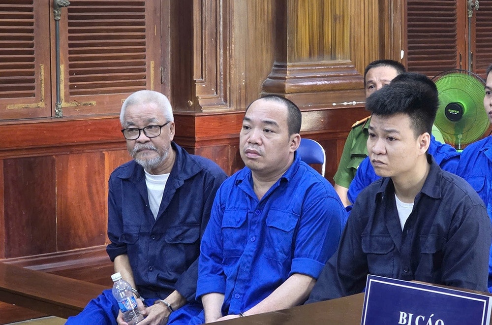 Tuyên án 27,5 năm tù đối với bố con cựu phóng viên Lê Văn Lành