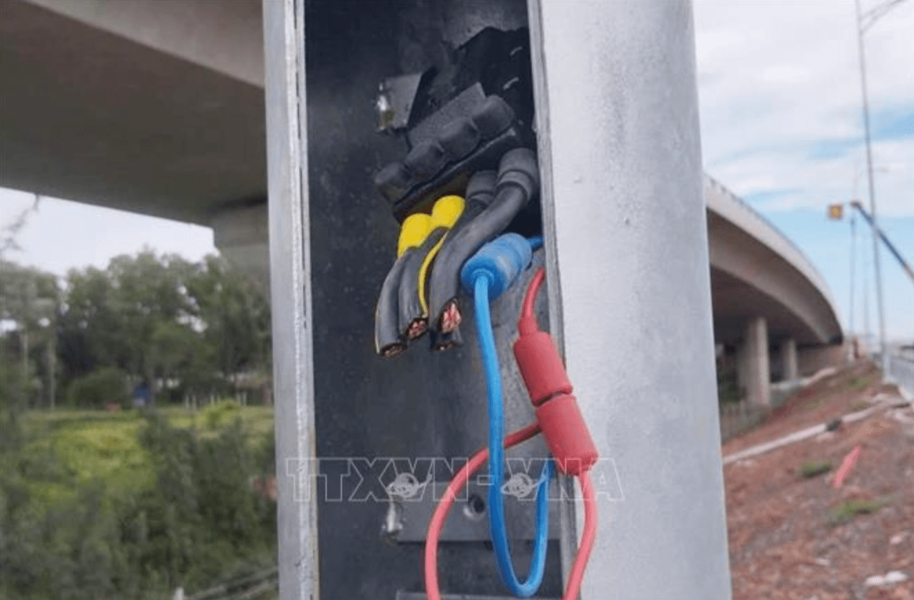 Cao tốc 21.000 tỷ kết nối 2 thành phố giàu nhất cả nước liên tục bị trộm, đề nghị công an vào cuộc- Ảnh 2. Cao tốc 21.000 tỷ kết nối 2 thành phố giàu nhất cả nước liên tục bị trộm, đề nghị công an vào cuộc- Ảnh 2.