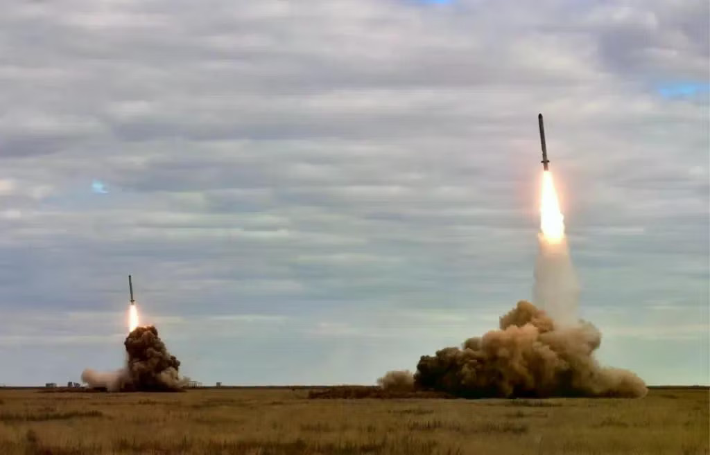 Nga khuyến cáo người nước ngoài rời Kiev, tuyên bố thay đổi chiến lược ở Ukraine - Ảnh 1.