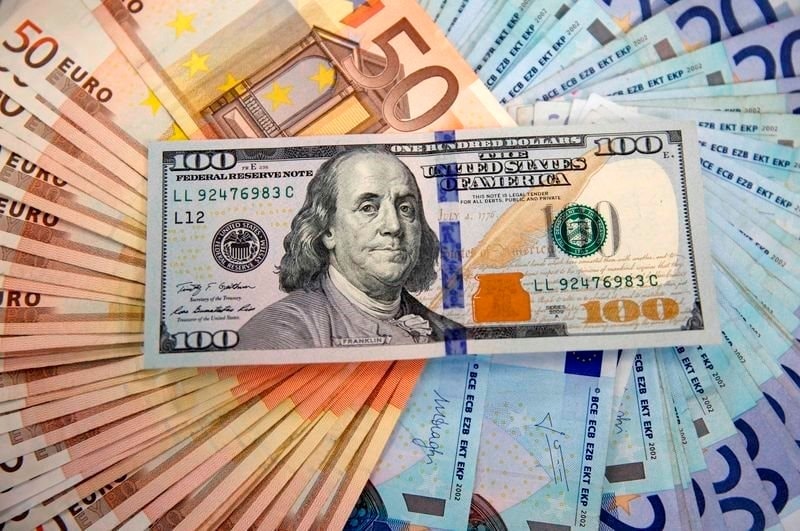 Tỷ giá hôm nay 26/5: USD tự do giảm mạnh, ngân hàng đồng loạt tăng giá bán
