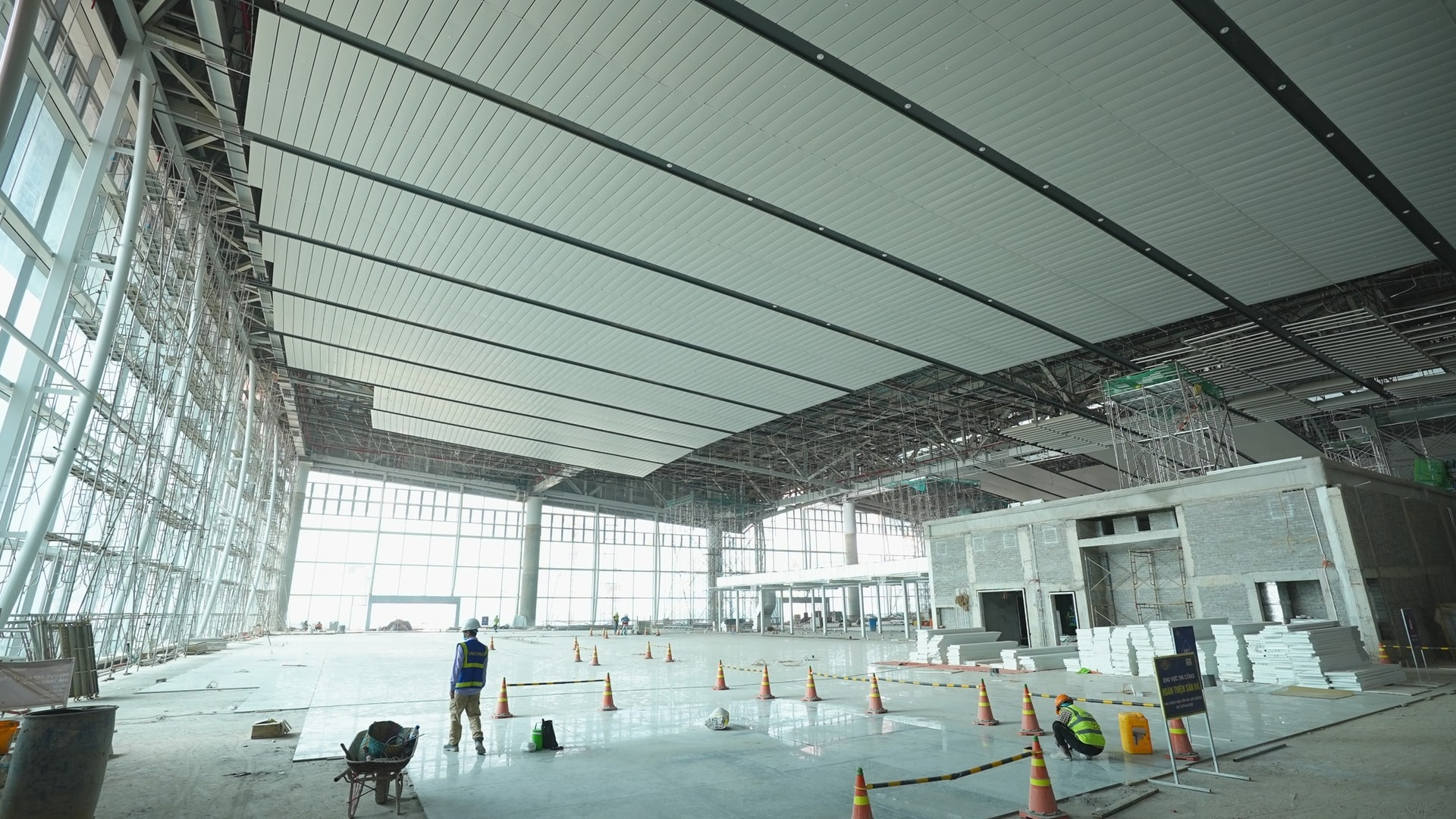 Mục tiêu vận hành siêu sân bay 16 tỷ USD lớn nhất Việt Nam trong năm nay là yêu cầu bắt buộc- Ảnh 2. Mục tiêu vận hành siêu sân bay 16 tỷ USD lớn nhất Việt Nam trong năm nay là yêu cầu bắt buộc- Ảnh 2.
