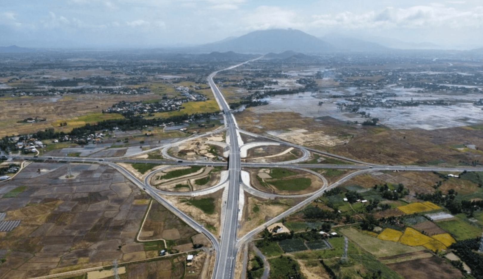 Chỉ vài giờ nữa, chính thức thông xe 20km cao tốc ‘rừng - biển’ đầu tiên của Việt Nam- Ảnh 1.