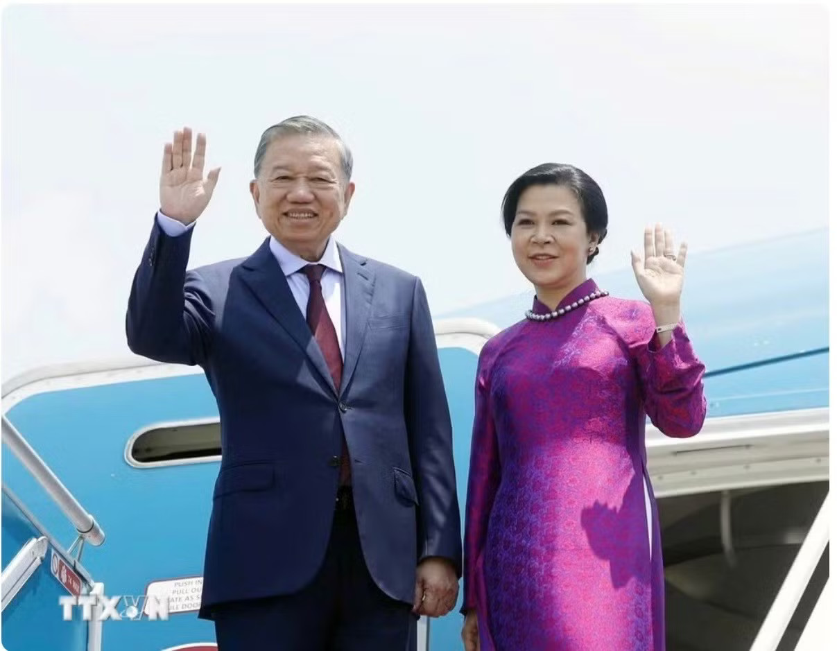 Tổng Bí thư, Chủ tịch nước Tô Lâm và Phu nhân rời Hà Nội, lên đường thăm chính thức Thái Lan. (Ảnh: TTXVN) Tổng Bí thư, Chủ tịch nước Tô Lâm và Phu nhân lên đường thăm Thái Lan - Ảnh 1.
