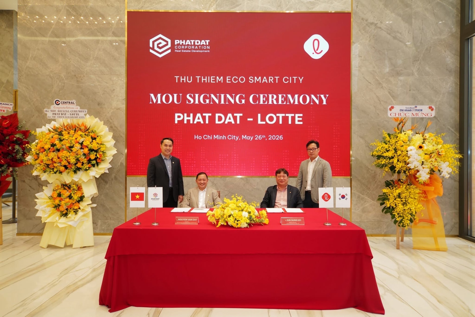 Phát Đạt (PDR) cọc ngay 900 tỷ đồng sau cái bắt tay tỷ USD với Lotte