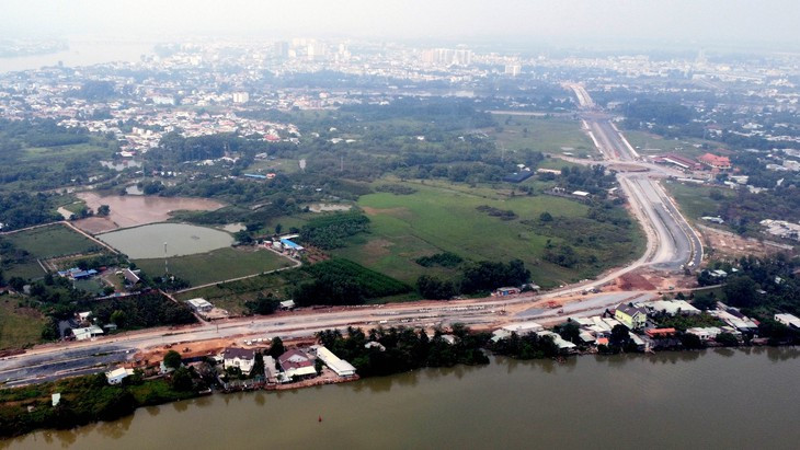 Thành phố giàu có của Việt Nam sắp thu hồi đất của gần 1.700 hộ dân, nhường chỗ cho khu đô thị ven sông 72.000 tỷ- Ảnh 1. Thành phố giàu có của Việt Nam sắp thu hồi đất của gần 1.700 hộ dân, nhường chỗ cho khu đô thị ven sông 72.000 tỷ- Ảnh 1.