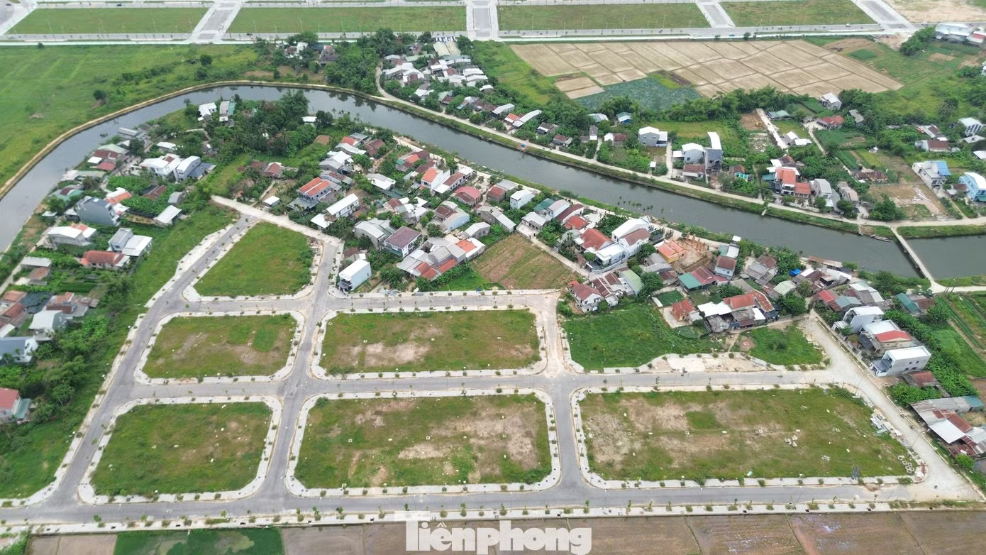 Ba lần chuyển chủ đầu tư, hai dự án tái định cư vẫn dở dang - Ảnh 1.