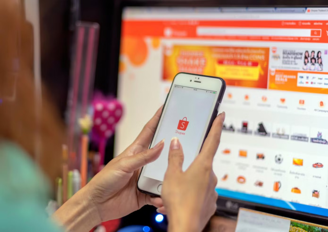 Bộ Công Thương vào cuộc, Shopee liền hoãn tăng phí - Ảnh 1.
