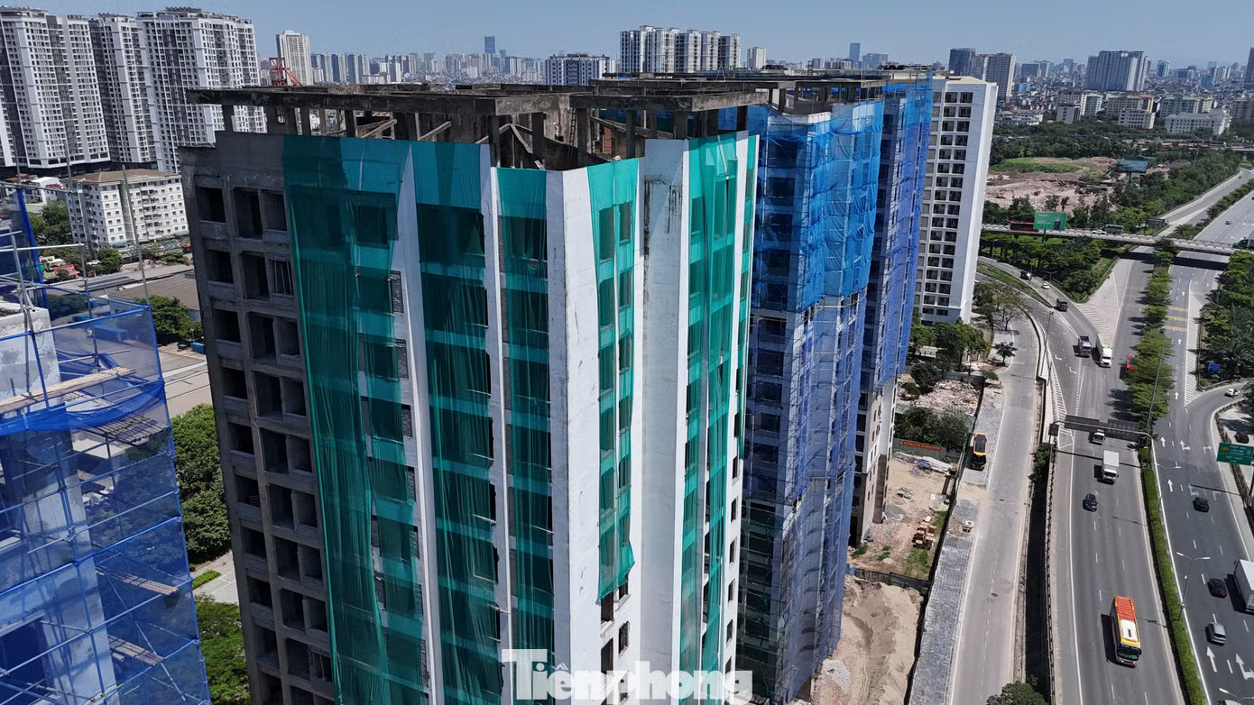Đại diện Ban Quản lý dự án đầu tư xây dựng công trình dân dụng thành phố Hà Nội (chủ đầu tư dự án) cho biết, quy mô dự án bao gồm cải tạo nhà A2 và nhà A3 có quy mô 19 tầng, 1 hầm với tổng số căn hộ: 768 căn. Trong đó 408 căn đối với nhà A2 và 360 căn đối với nhà A3. Cận cảnh khu nhà ở sinh viên bỏ hoang chuyển đổi thành NOXH - Ảnh 6.