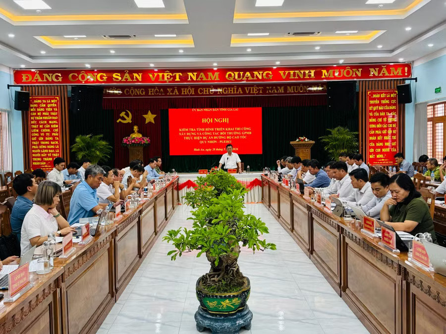 Hình ảnh tại buổi làm việc. Nguồn ảnh: Báo Gia Lai Hình ảnh tại buổi làm việc. Nguồn ảnh: Báo Gia Lai